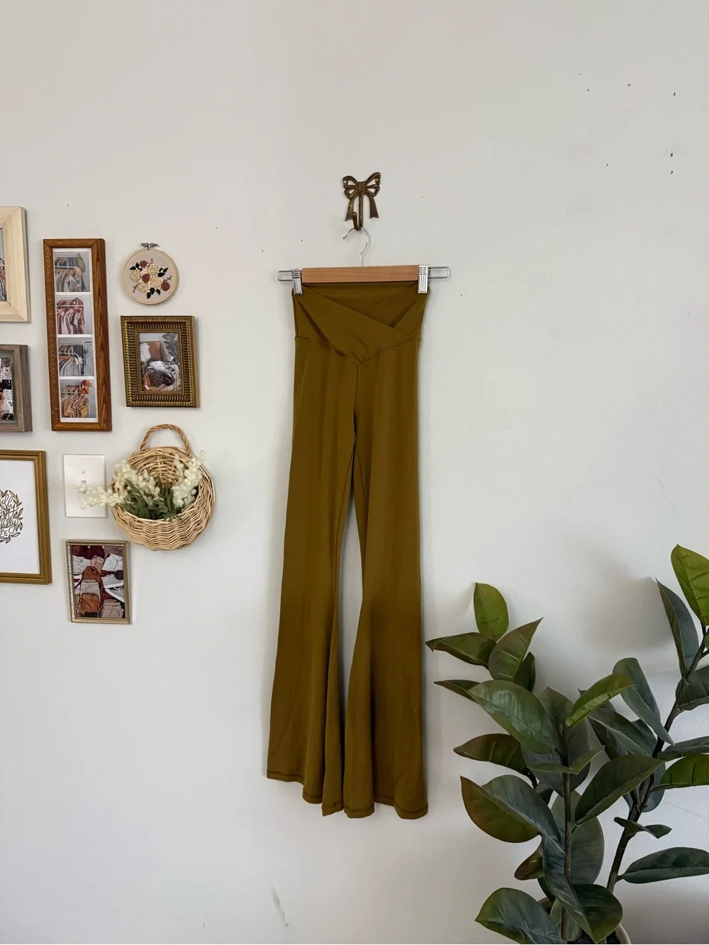 Aerie Offline Real Me Camel Gold High-Waist Super Flare Leggings - Picture 4 of 6